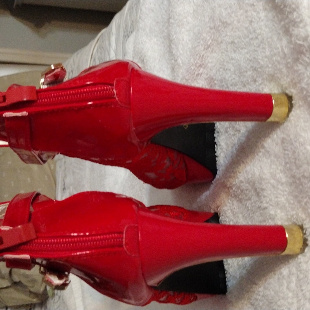 Shoes - Picture 3 of 4